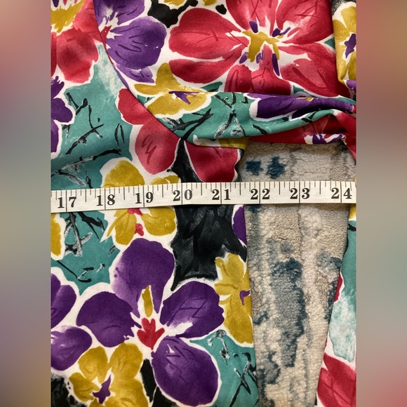 C01 Bridge Gate VTG Satin Top Button Up Blouse Shoulder Pads Floral Medium - Picture 7 of 9